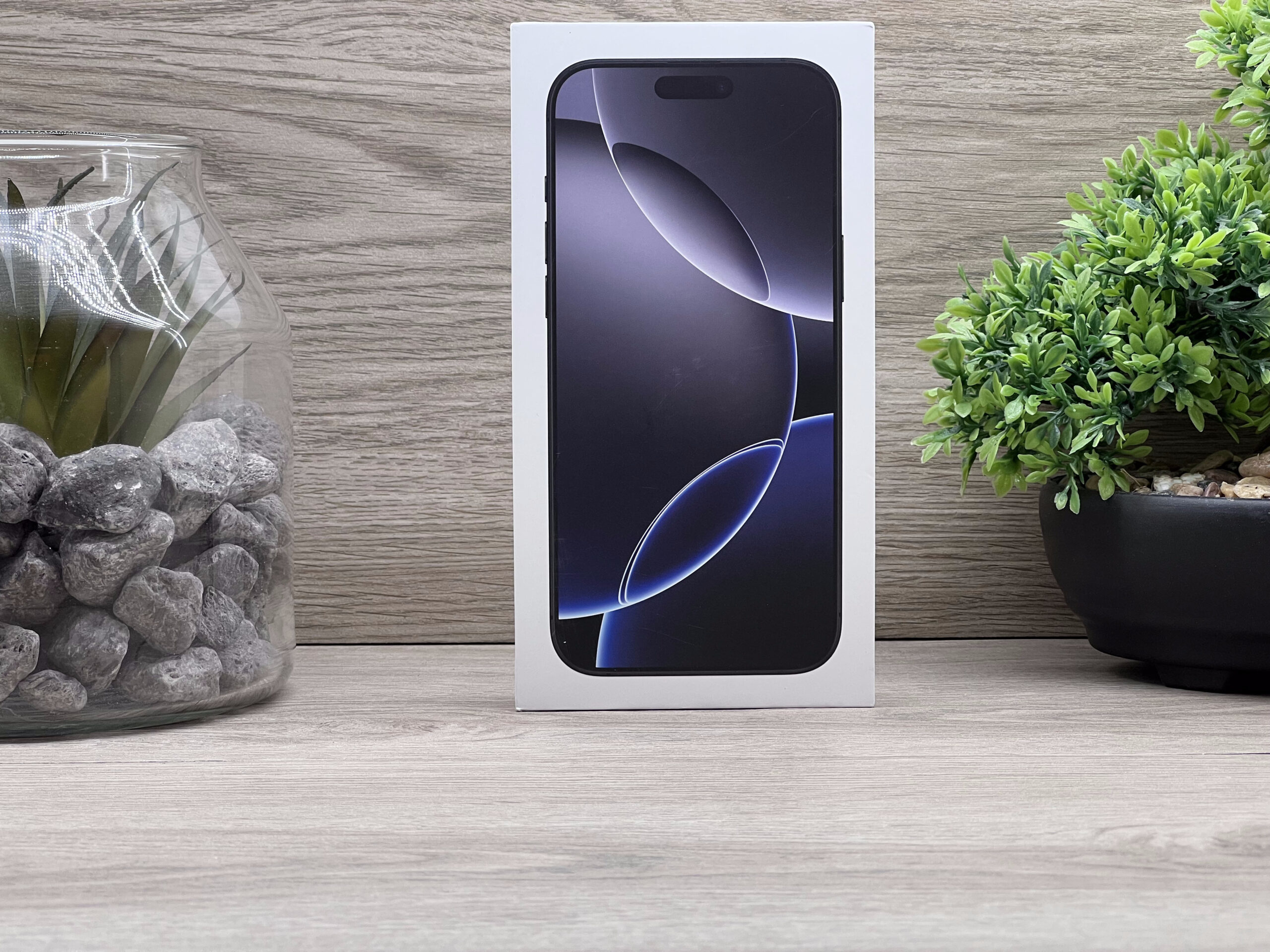 Új, Bontatlan iPhone 16 Pro Max Black Titanium 256GB 2 ÉV Garanciával Számlával Aksi 100%
