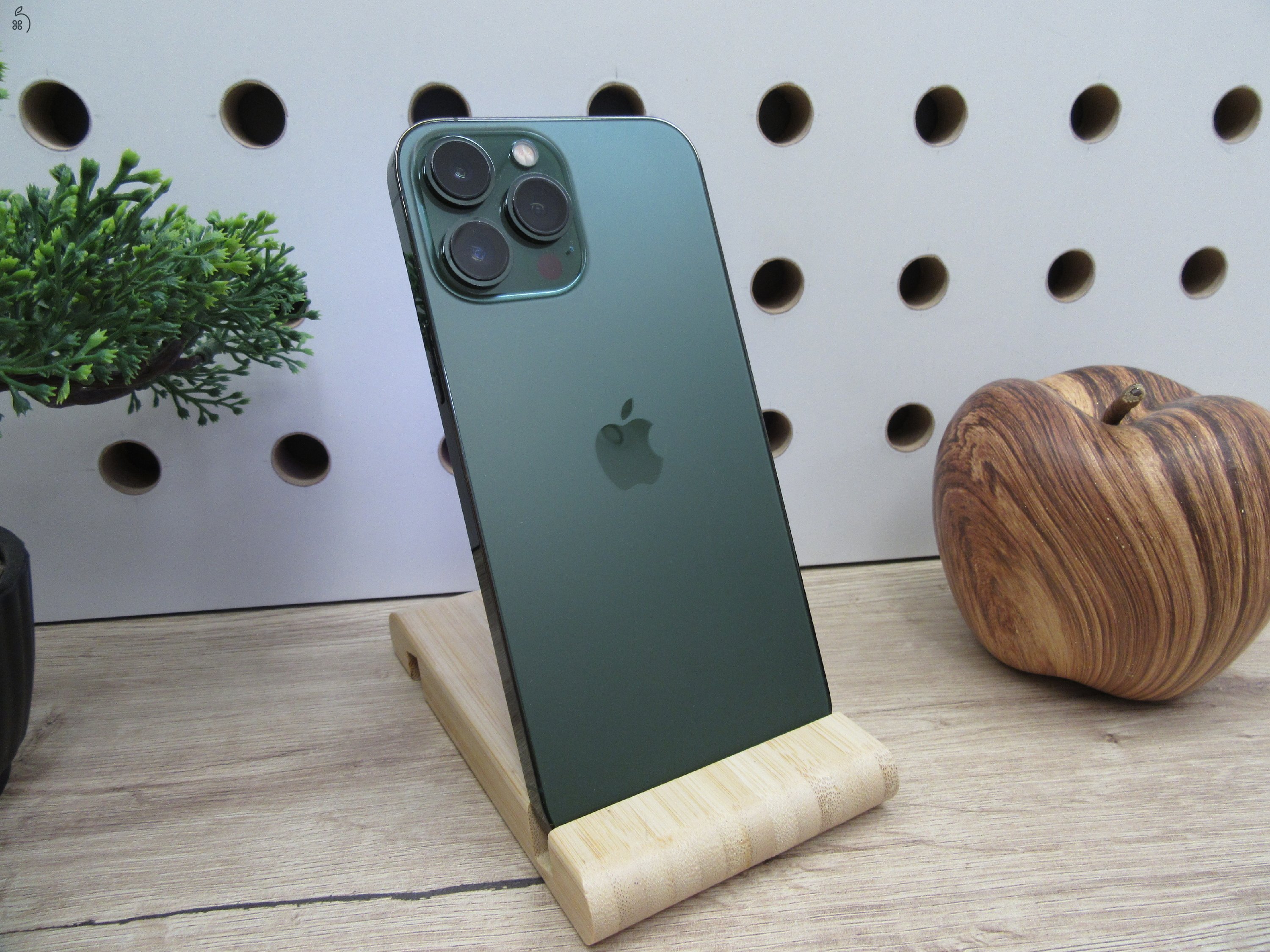 Apple iPhone 13 Pro Max - Green - Használt, szép állapot