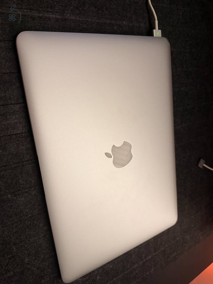 Macbook Air 2017 / 8gb / 128 ssd / i5 / 140 ciklus(2019-es gyártmány)