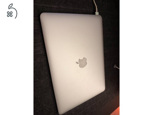 Macbook Air 2017 / 8gb / 128 ssd / i5 / 140 ciklus(2019-es gyártmány)