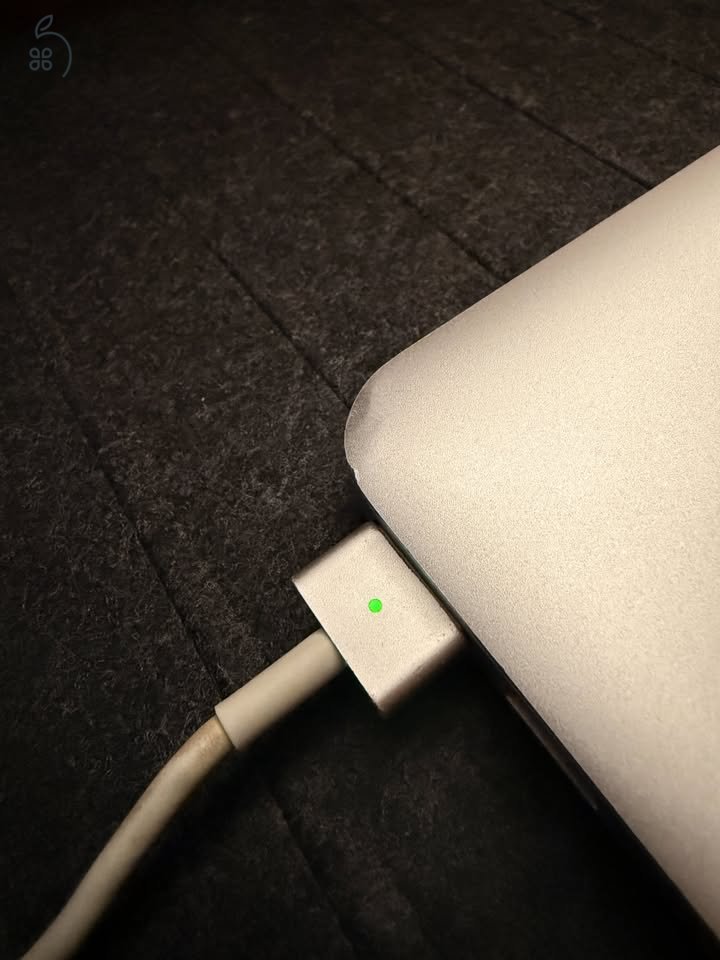 Macbook Air 2017 / 8gb / 128 ssd / i5 / 140 ciklus(2019-es gyártmány)