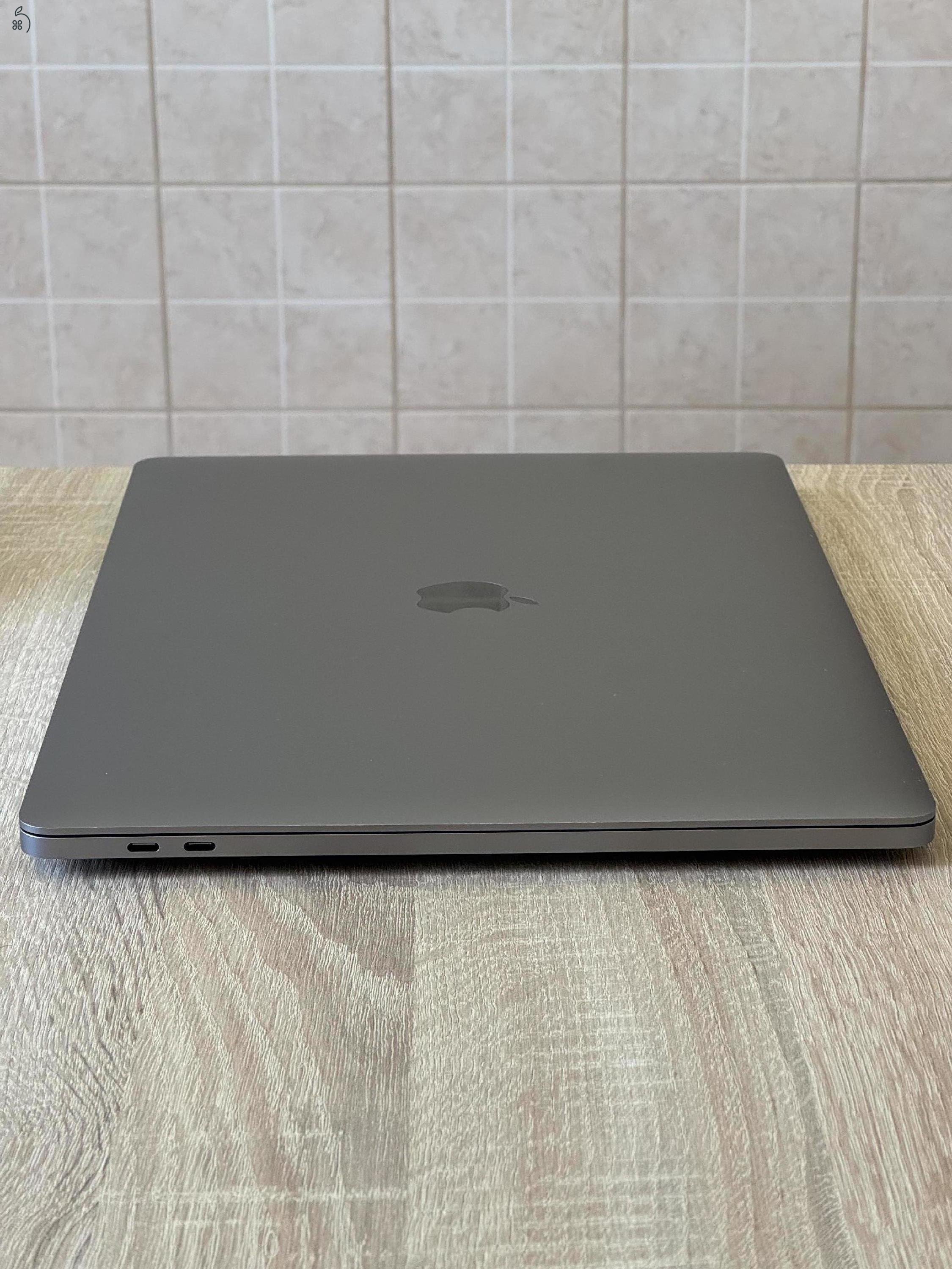 MacBook Pro 16'