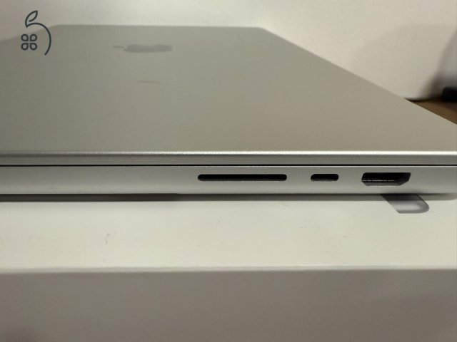 Eladó MacBook Pro M1 Max / 32GB RAM / 1TB SSD / Silver