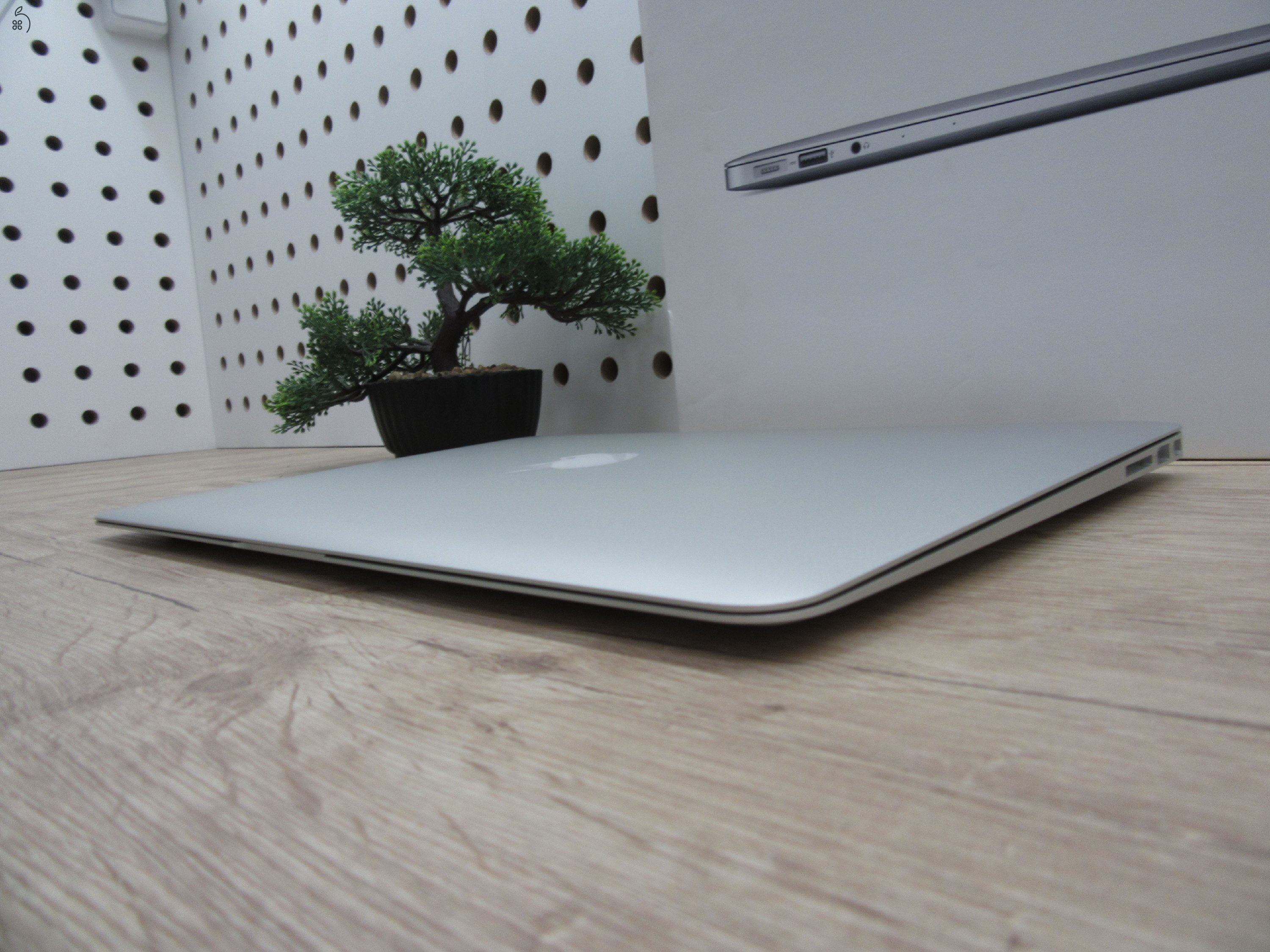 Apple Macbook Air 13 - 2017 2019-es gyártás - Használt, újszerű állapot, minden alkatrésze gyári
