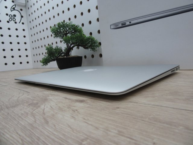 Apple Macbook Air 13 - 2017 2019-es gyártás - Használt, újszerű állapot, minden alkatrésze gyári