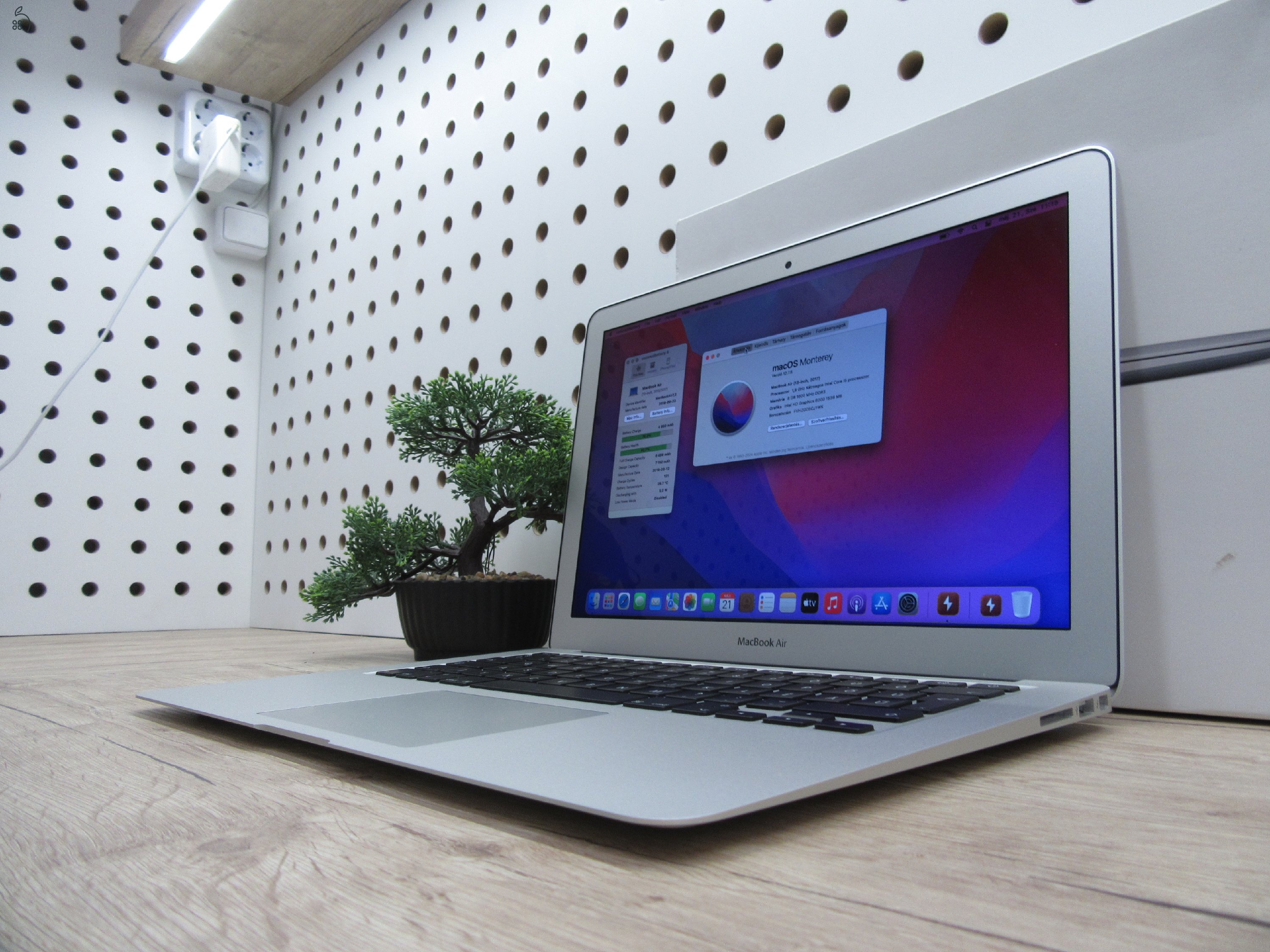 Apple Macbook Air 13 - 2017 2019-es gyártás - Használt, újszerű állapot, minden alkatrésze gyári
