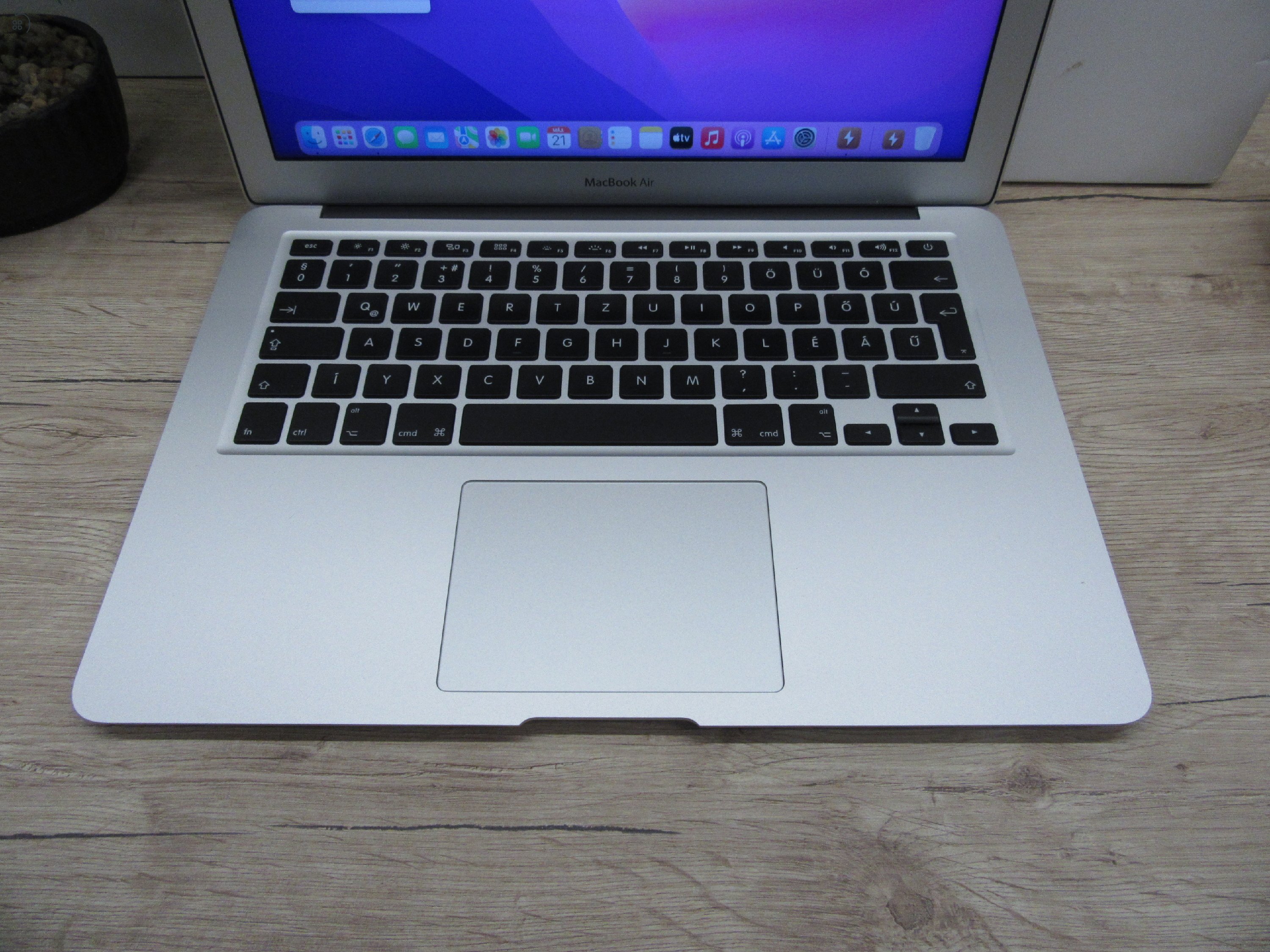 Apple Macbook Air 13 - 2017 2019-es gyártás - Használt, újszerű állapot, minden alkatrésze gyári