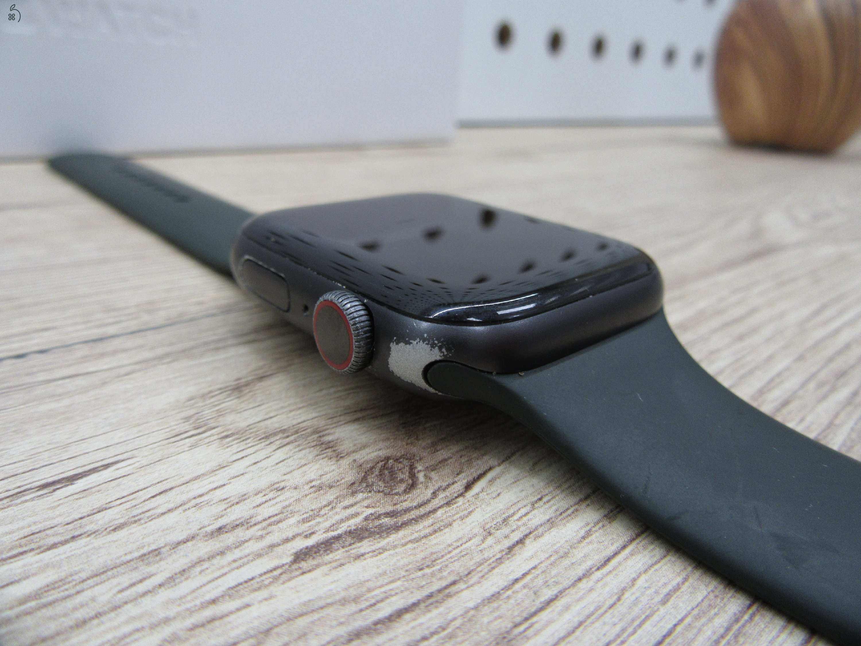 Apple Watch 6 - 44 mm - Használt
