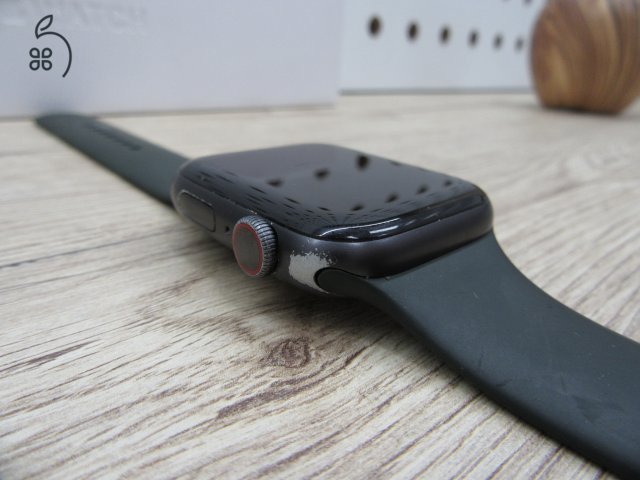 Apple Watch 6 - 44 mm - Használt