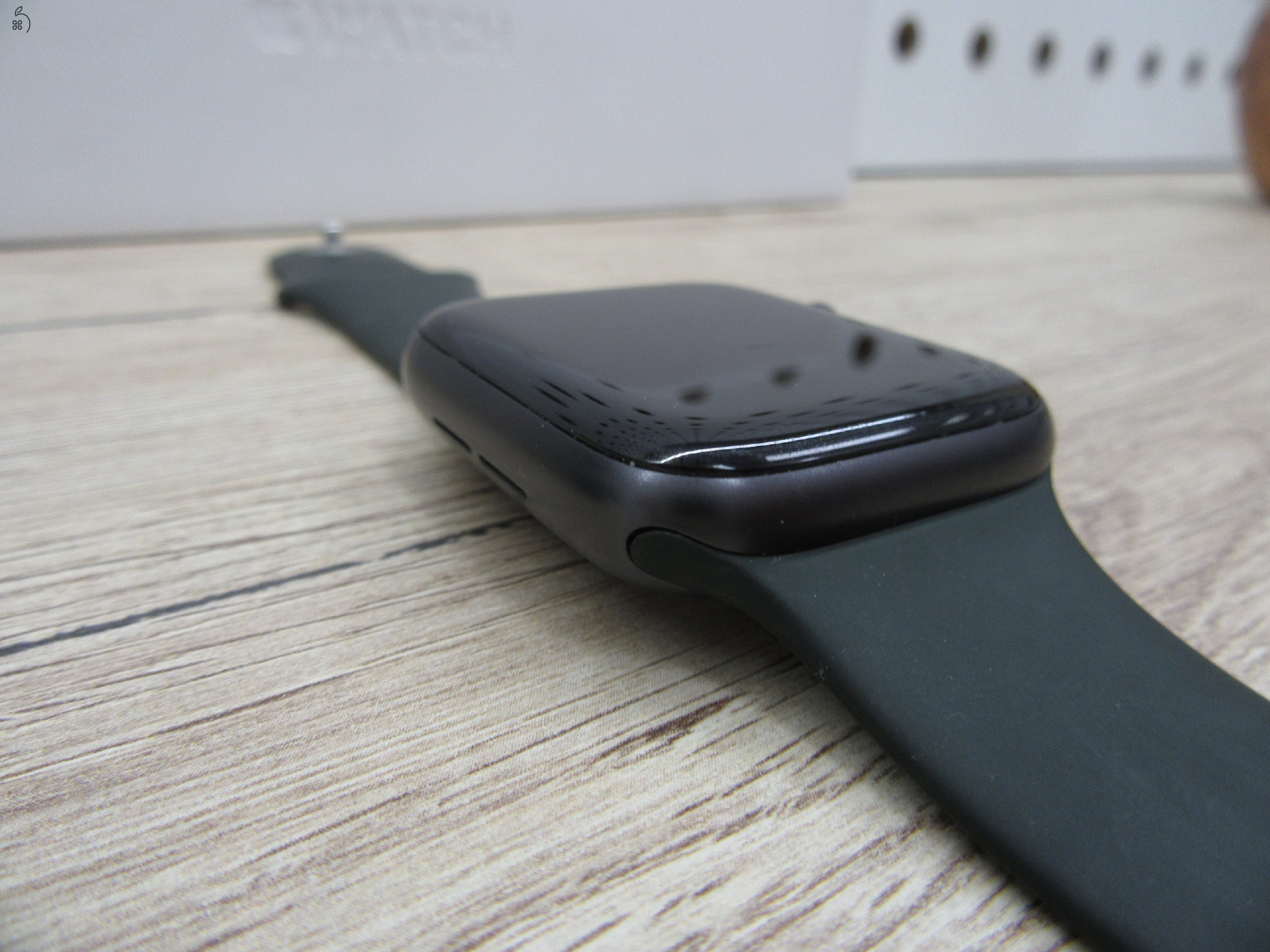 Apple Watch 6 - 44 mm - Használt