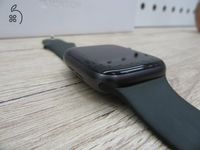Apple Watch 6 - 44 mm - Használt