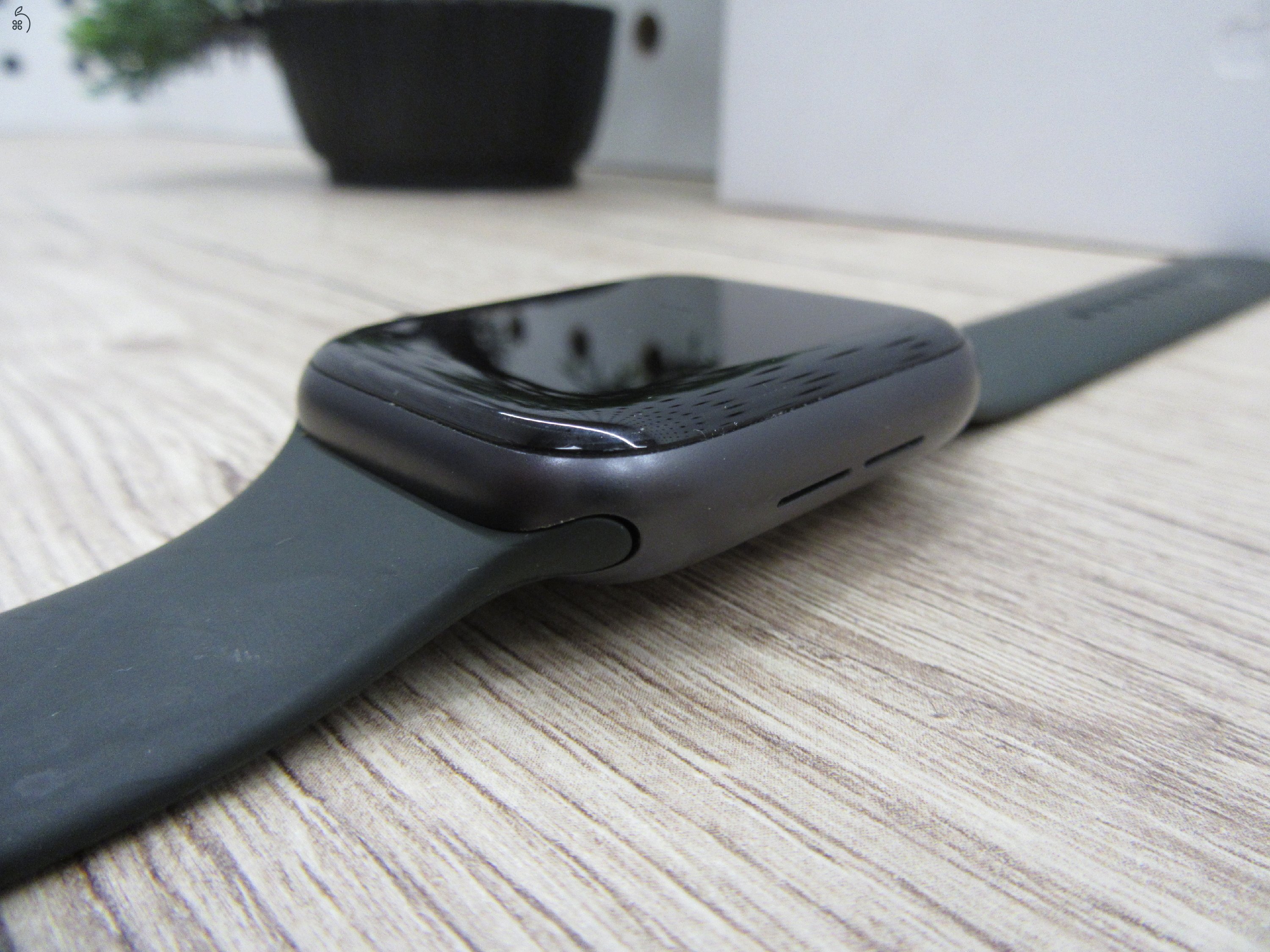 Apple Watch 6 - 44 mm - Használt