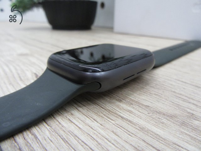 Apple Watch 6 - 44 mm - Használt
