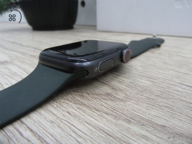 Apple Watch 6 - 44 mm - Használt