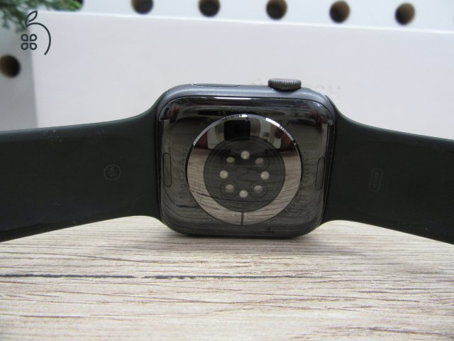 Apple Watch 6 - 44 mm - Használt