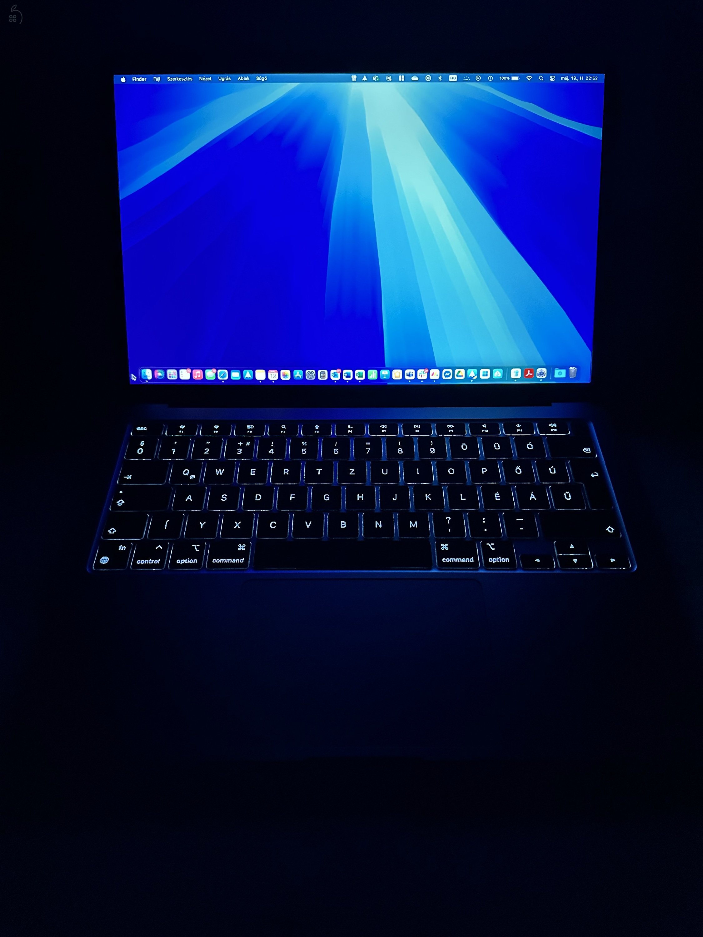 MacBook Air CTO - M1 chip, 16 GB RAM, 512 GB SSD, magyar billentyűzettel