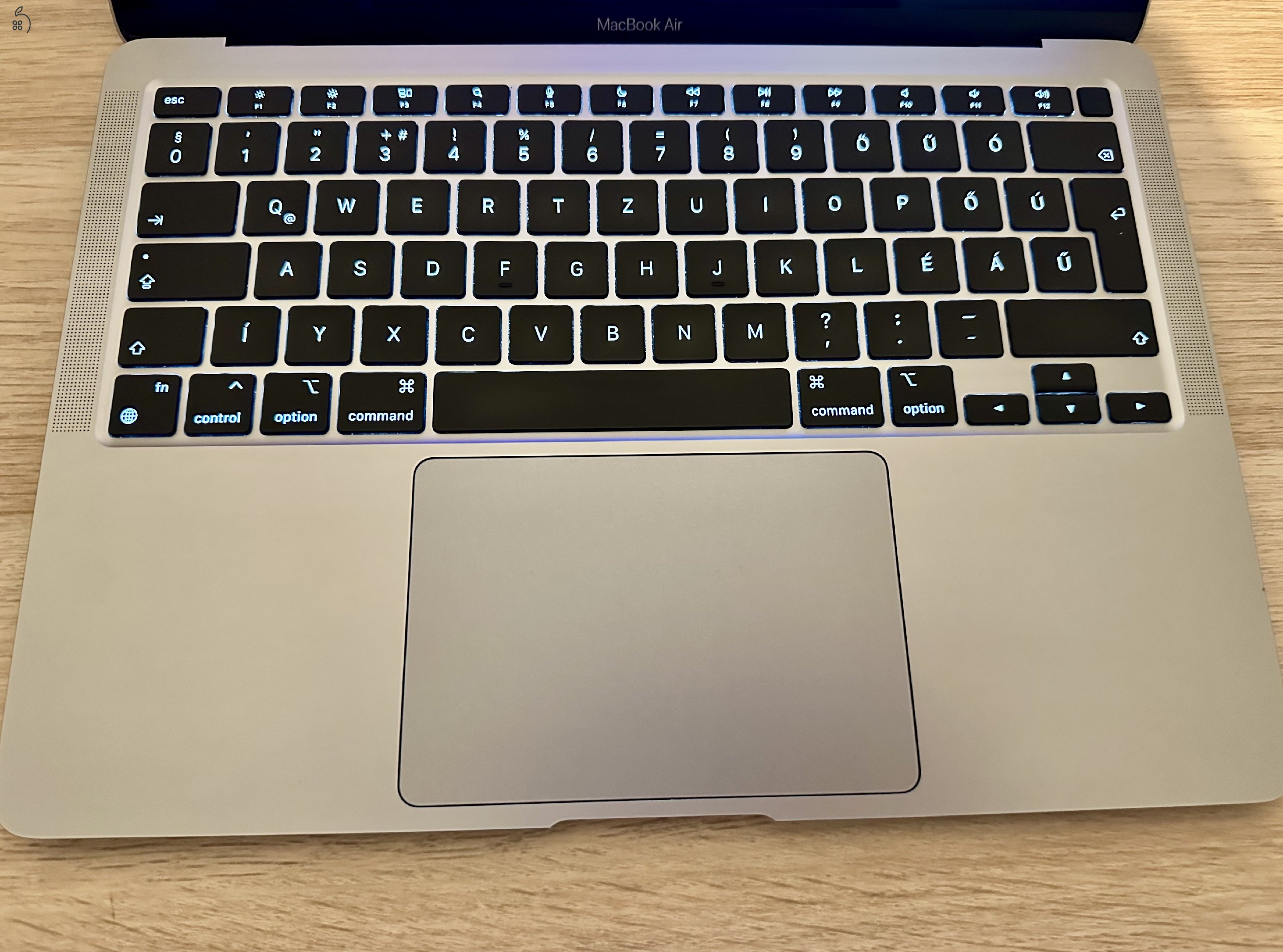 MacBook Air CTO - M1 chip, 16 GB RAM, 512 GB SSD, magyar billentyűzettel