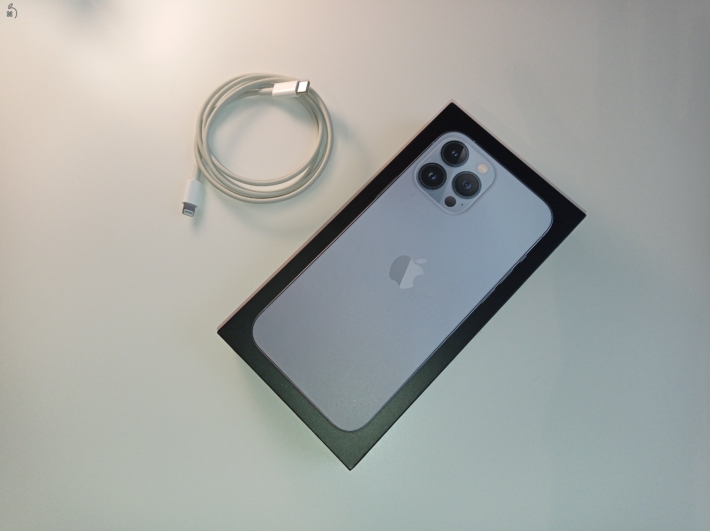iPhone 13 Pro Max számlával, gyönyörű állapotban