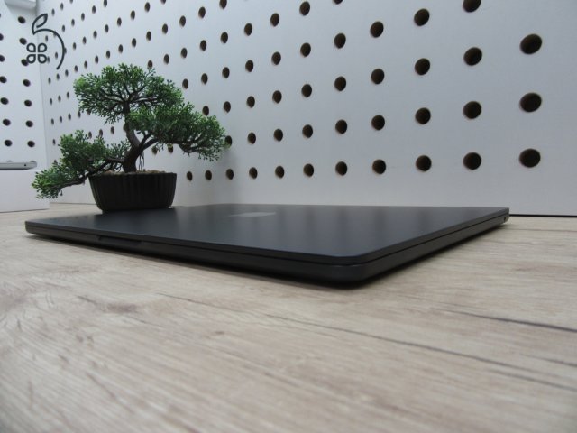 Apple Macbook Air 15 - 2023 - Használt, karcmetes