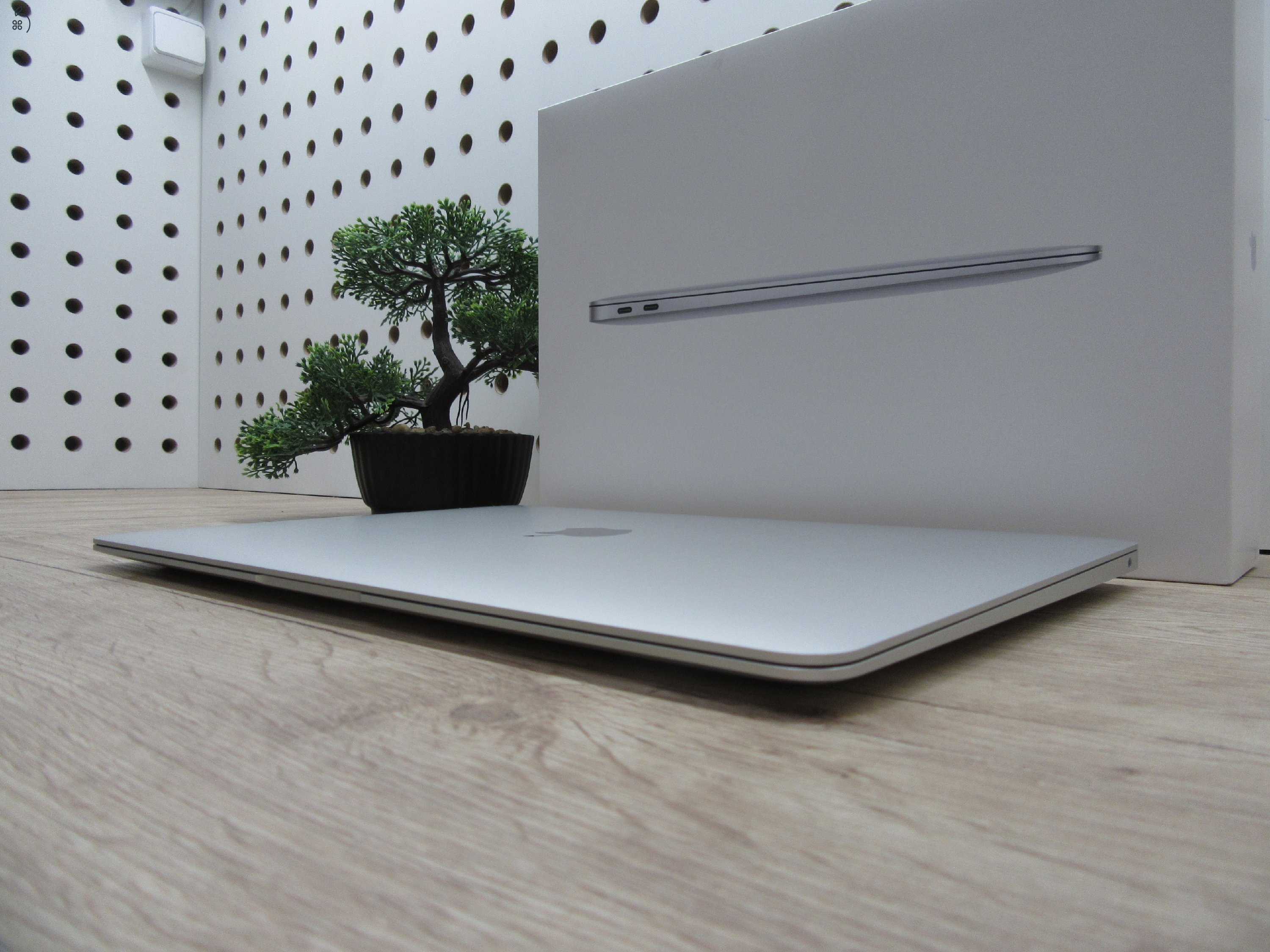 Apple Macbook Air 13 - 2020 - Használt, újszerű állapot - 16 Gb RAM!!