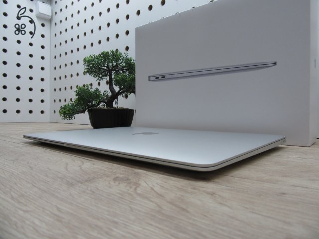 Apple Macbook Air 13 - 2020 - Használt, újszerű állapot - 16 Gb RAM!!