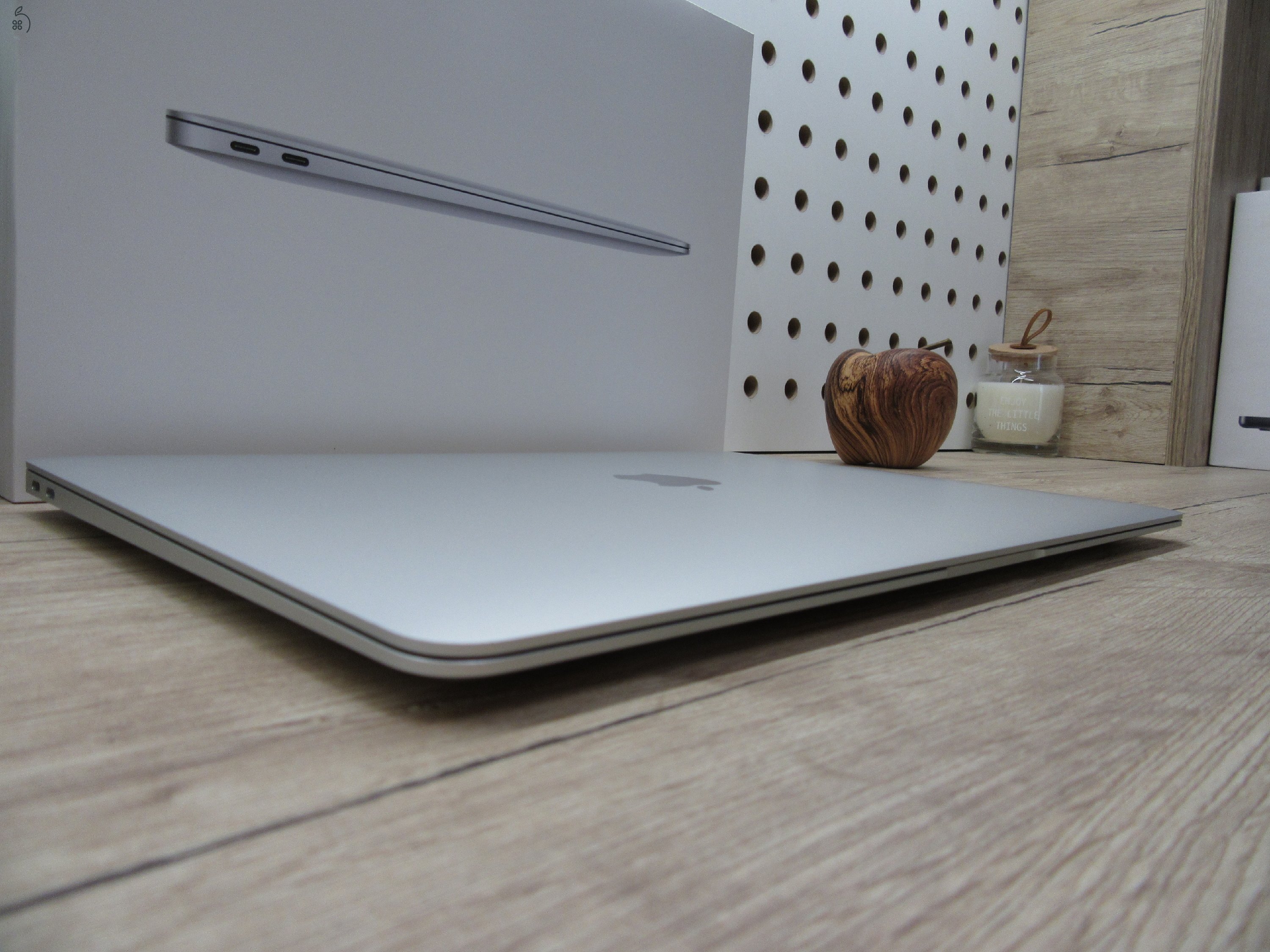 Apple Macbook Air 13 - 2020 - Használt, újszerű állapot - 16 Gb RAM!!