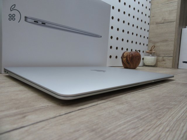 Apple Macbook Air 13 - 2020 - Használt, újszerű állapot - 16 Gb RAM!!