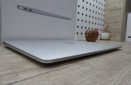 Apple Macbook Air 13 - 2020 - Használt, újszerű állapot - 16 Gb RAM!!