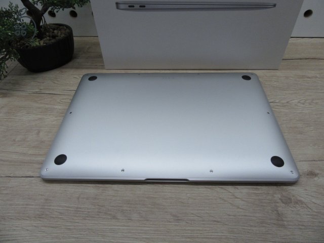 Apple Macbook Air 13 - 2020 - Használt, újszerű állapot - 16 Gb RAM!!
