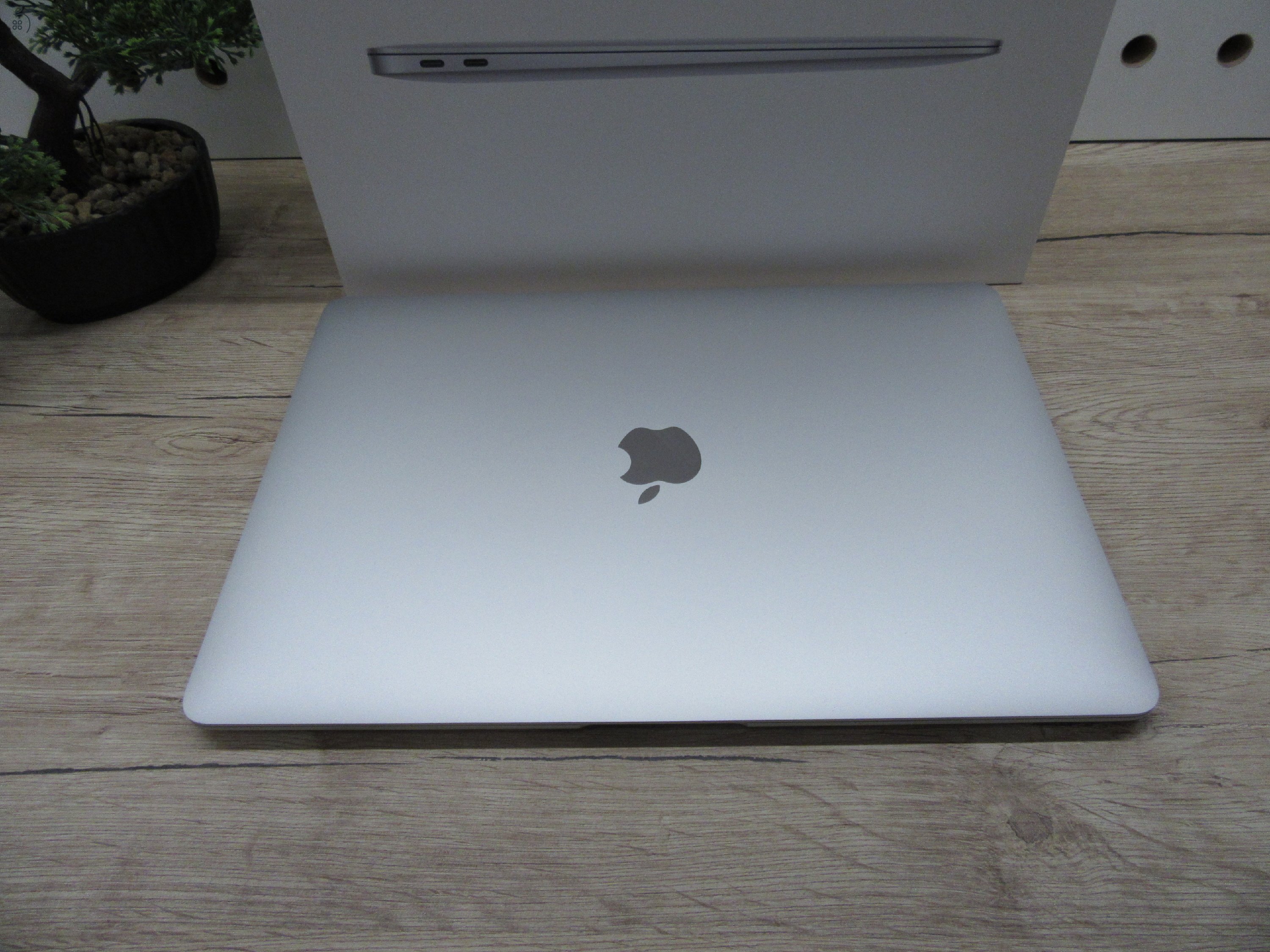 Apple Macbook Air 13 - 2020 - Használt, újszerű állapot - 16 Gb RAM!!