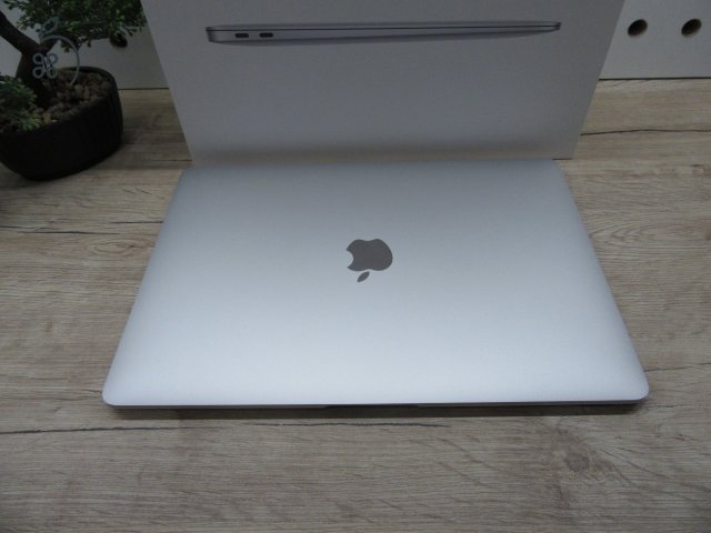 Apple Macbook Air 13 - 2020 - Használt, újszerű állapot - 16 Gb RAM!!