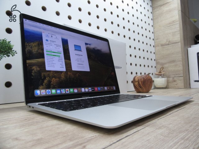 Apple Macbook Air 13 - 2020 - Használt, újszerű állapot - 16 Gb RAM!!