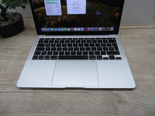 Apple Macbook Air 13 - 2020 - Használt, újszerű állapot - 16 Gb RAM!!