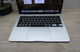 Apple Macbook Air 13 - 2020 - Használt, újszerű állapot - 16 Gb RAM!!