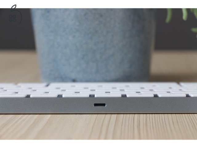 Újszerű Apple Magic Keyboard Blue A+ US-6777