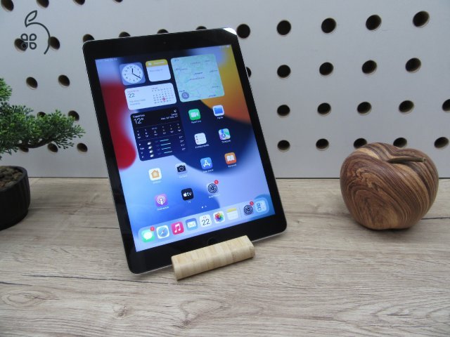 Apple iPad Air 2 - Space Gray - Használt, szép állapot