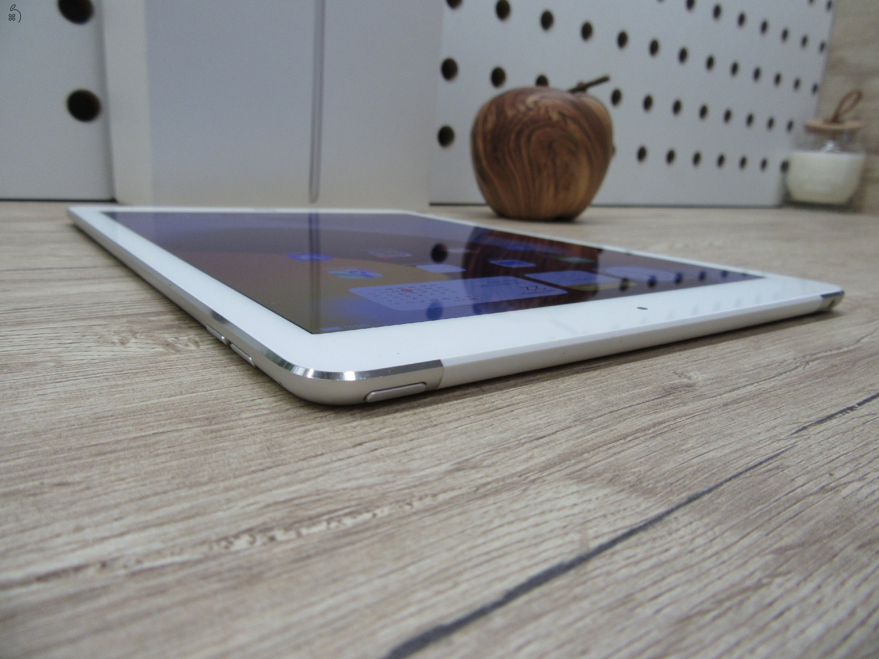  Apple iPad Air 2 - Silver - Használt, szép állapot 