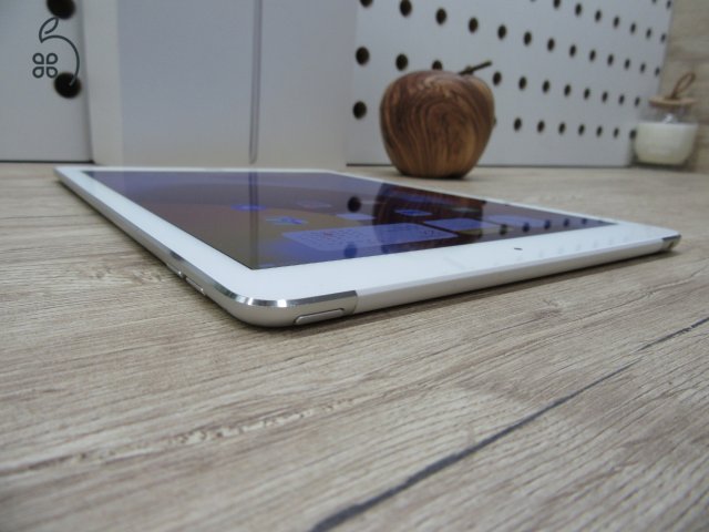  Apple iPad Air 2 - Silver - Használt, szép állapot 