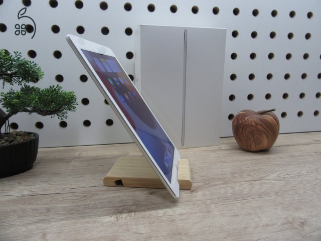  Apple iPad Air 2 - Silver - Használt, szép állapot 