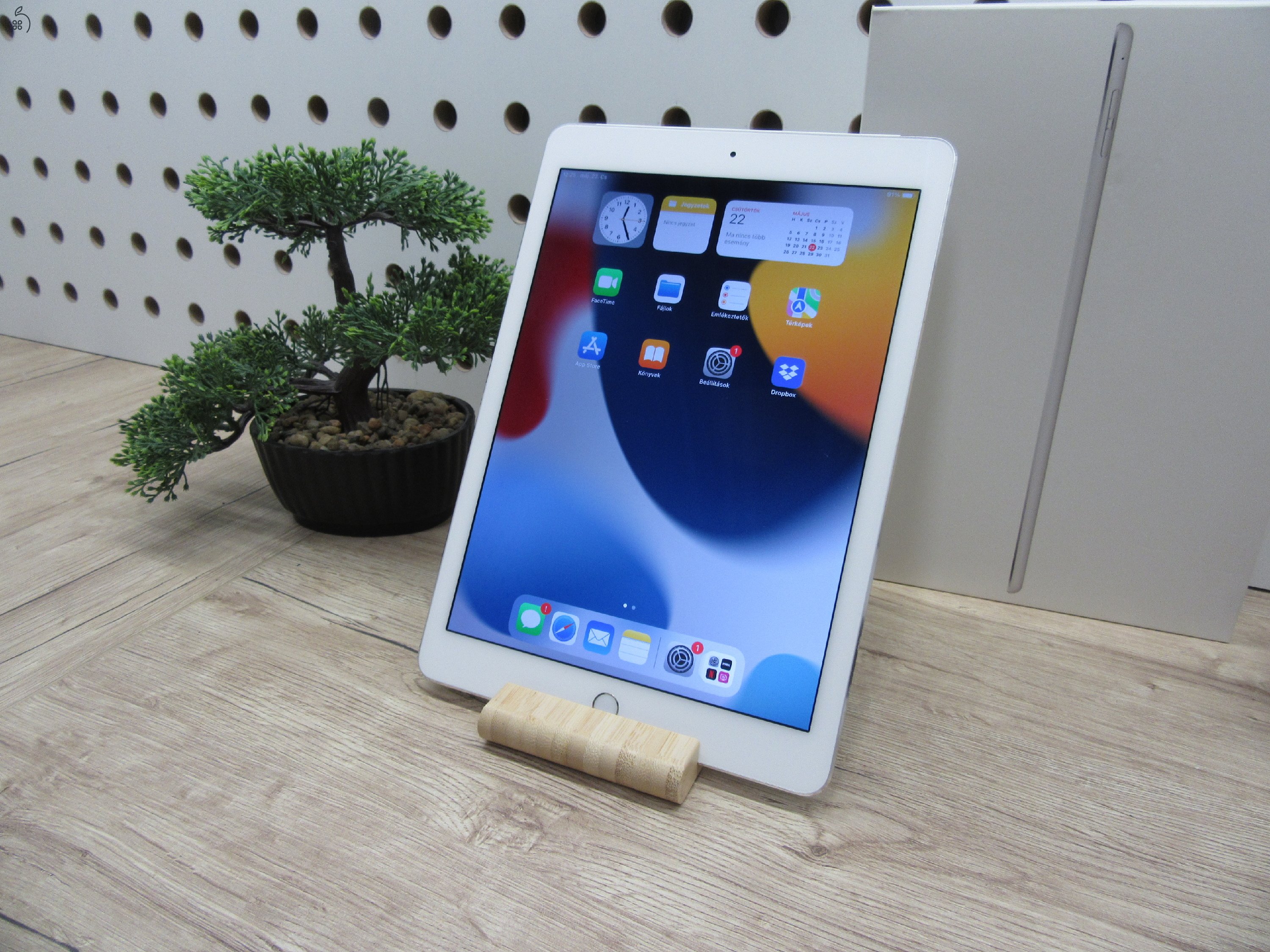  Apple iPad Air 2 - Silver - Használt, szép állapot 
