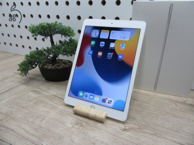  Apple iPad Air 2 - Silver - Használt, szép állapot 