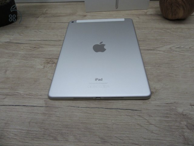  Apple iPad Air 2 - Silver - Használt, szép állapot 