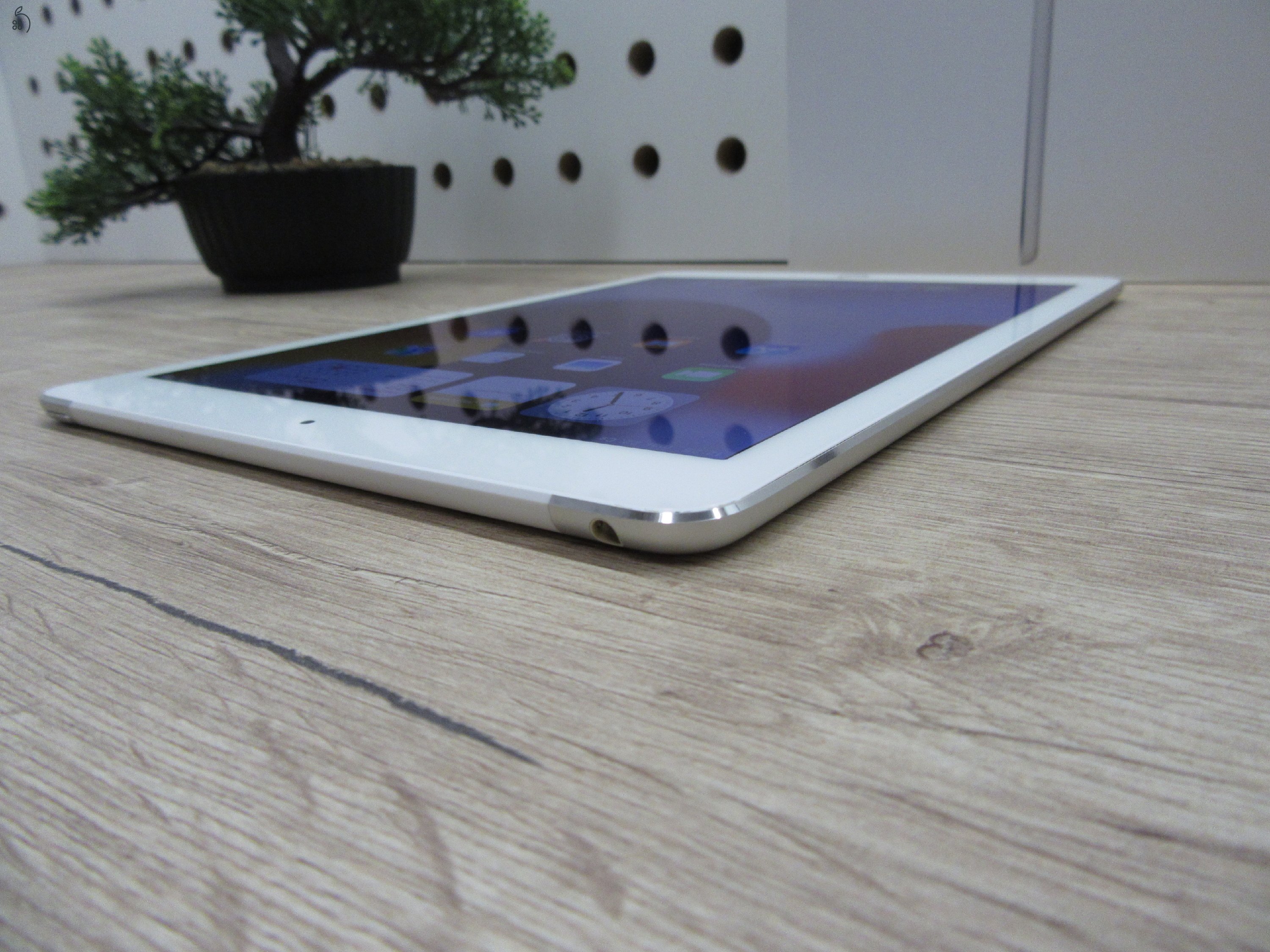  Apple iPad Air 2 - Silver - Használt, szép állapot 