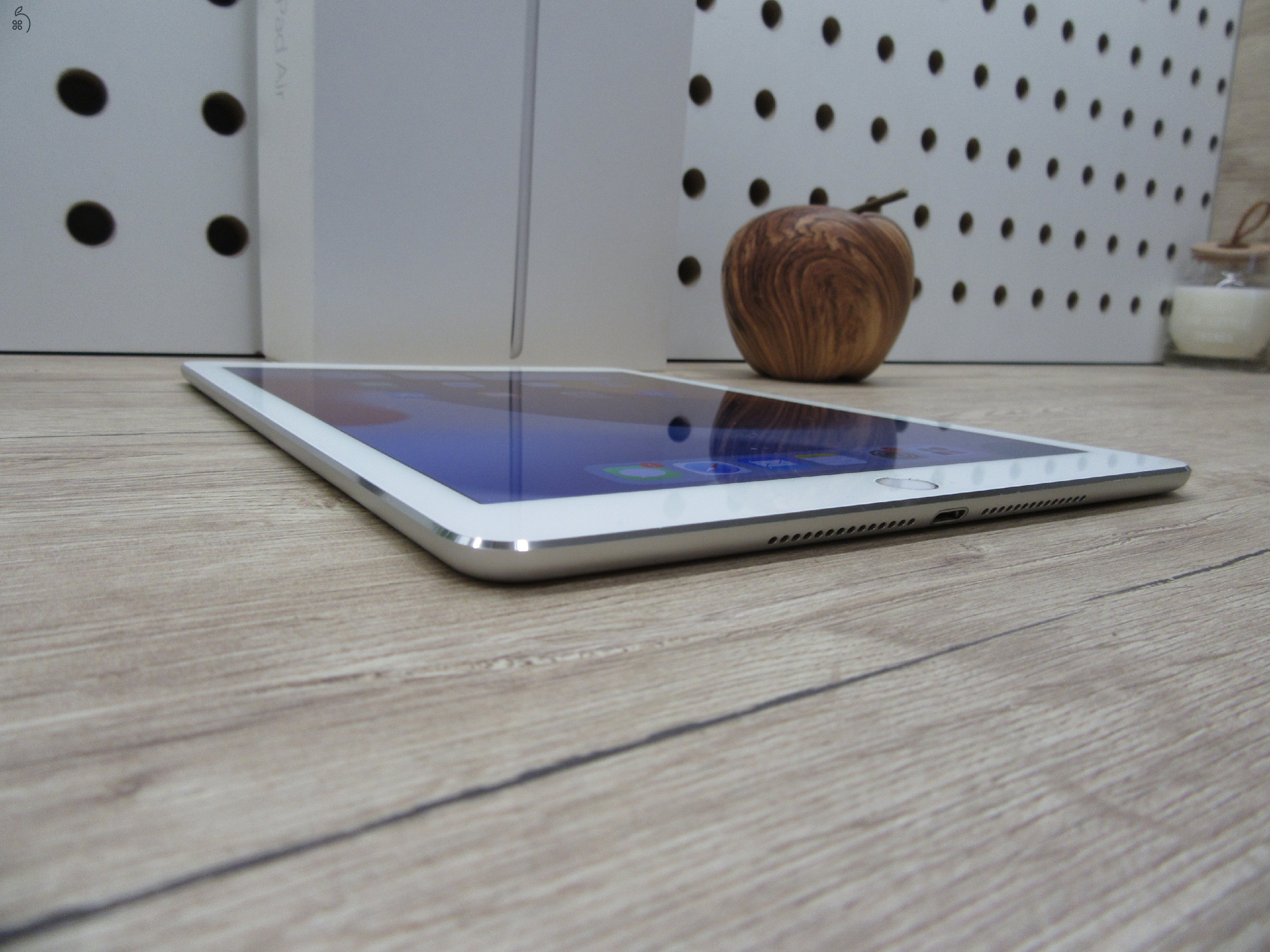  Apple iPad Air 2 - Silver - Használt, szép állapot 