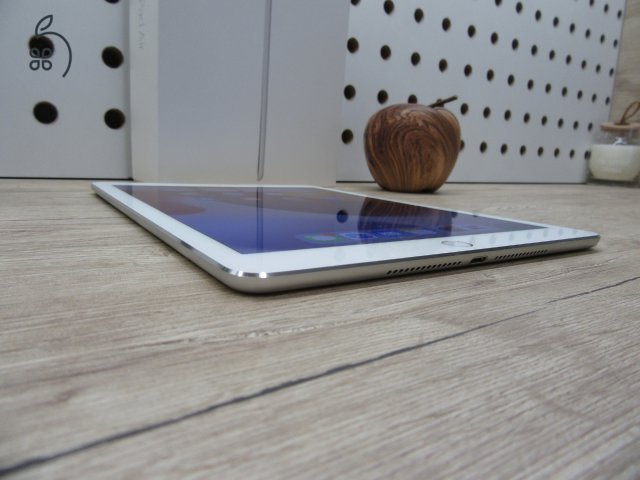  Apple iPad Air 2 - Silver - Használt, szép állapot 