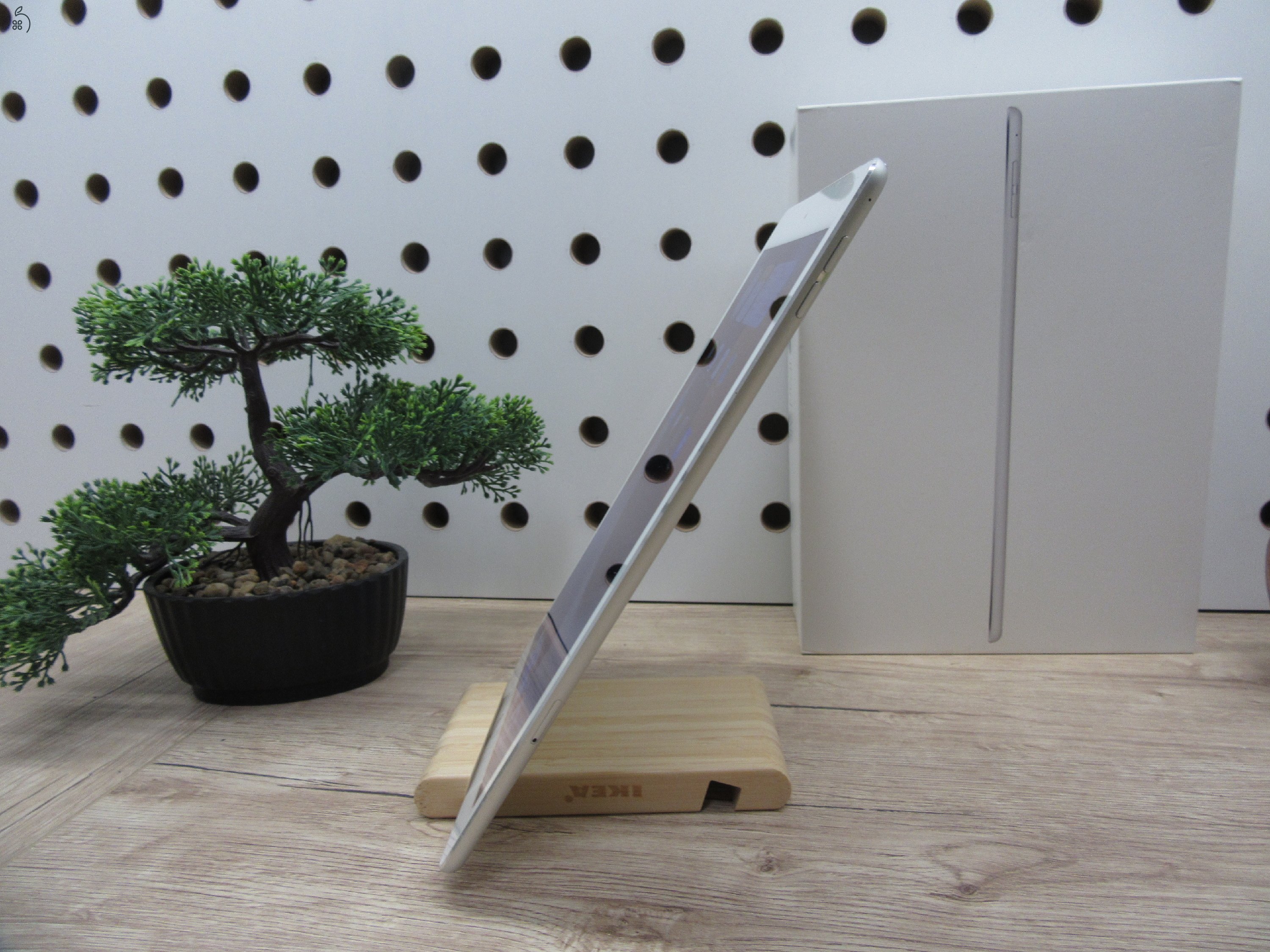  Apple iPad Air 2 - Silver - Használt, szép állapot 