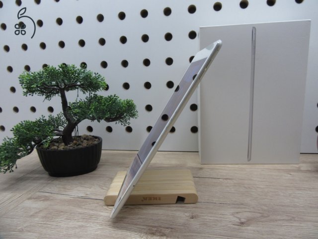  Apple iPad Air 2 - Silver - Használt, szép állapot 