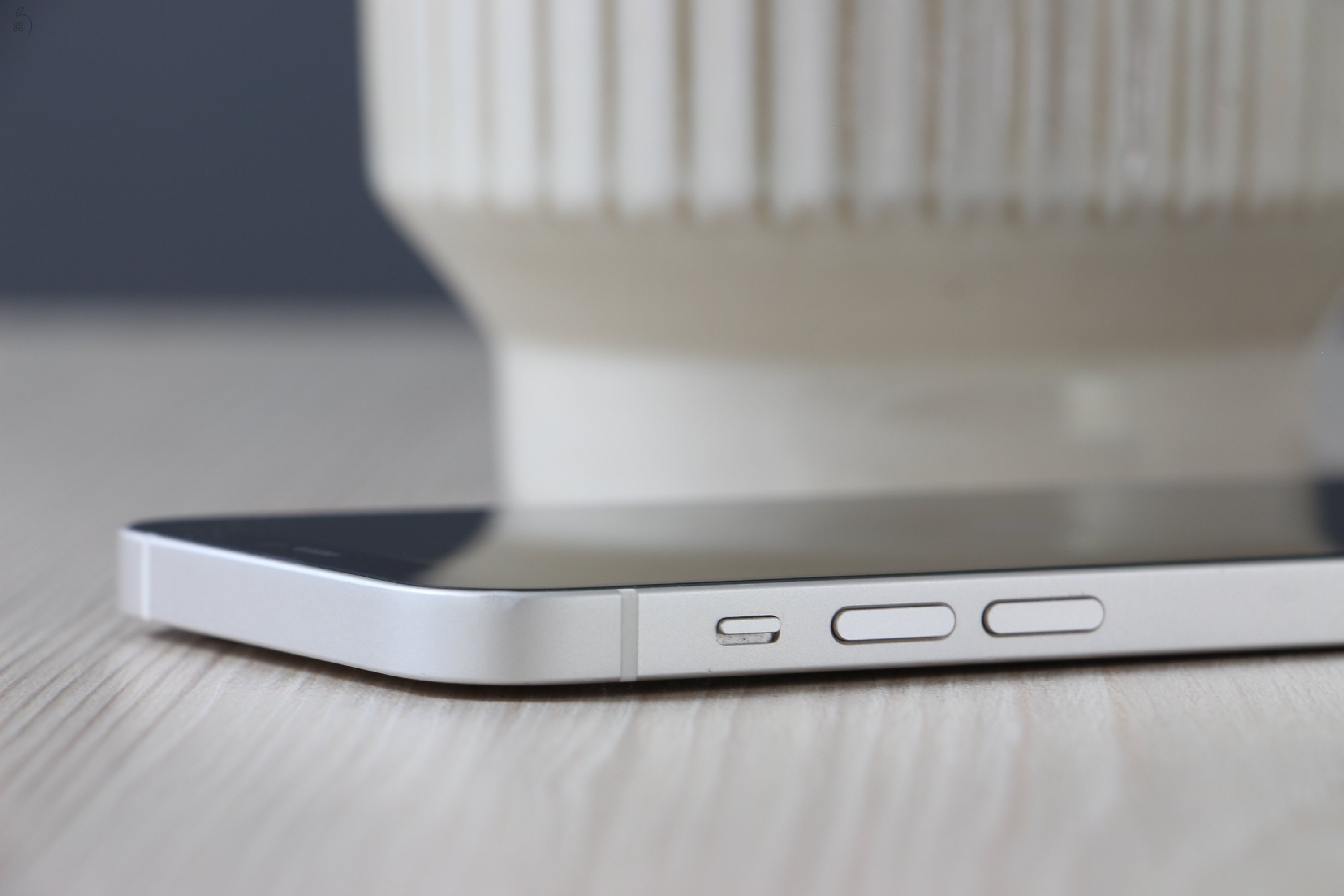 Használt Apple iPhone 12 64GB fehér B US-6132