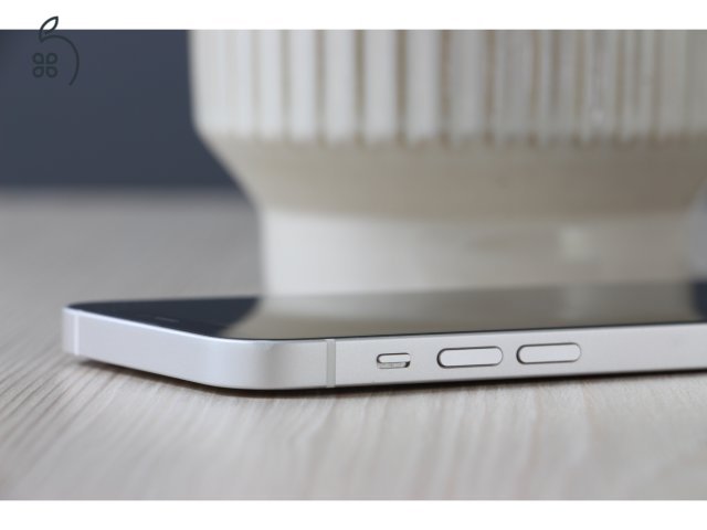 Használt Apple iPhone 12 64GB fehér B US-6132