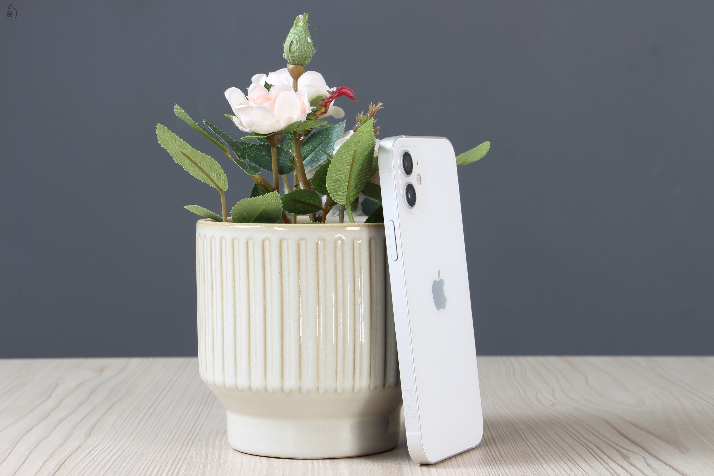 Használt Apple iPhone 12 64GB fehér B US-6132